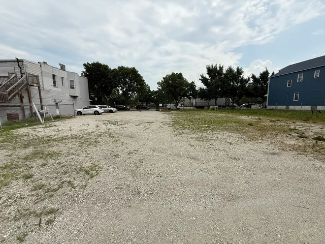 a view of a dry yard