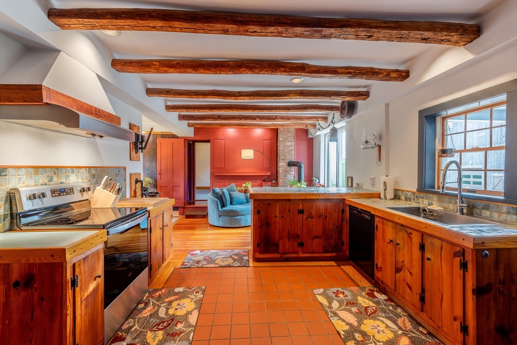 1450 South East Street Amherst, MA 01002 - Photo 4 of 40