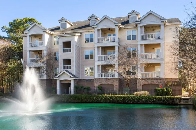 $285,000 | 2244 Ashley Crossing Drive, Unit 533, Charleston, SC 29414