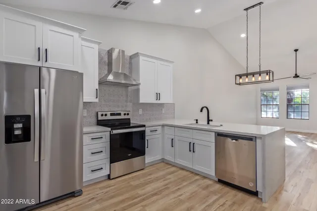 $2,350 | 11 North Concord Street, Gilbert, AZ 85234