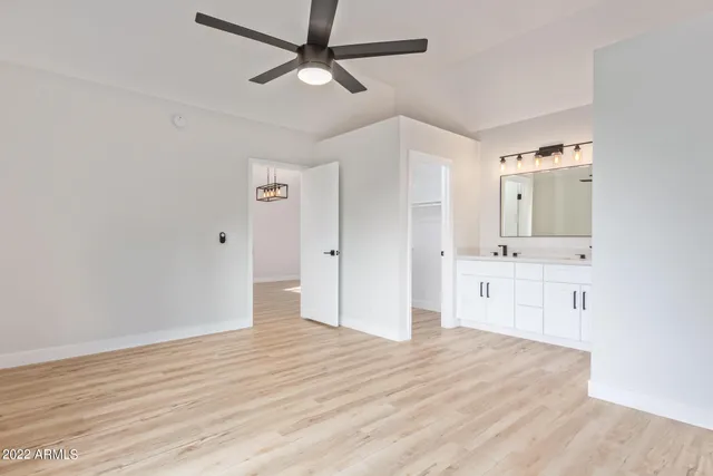 $2,350 | 11 North Concord Street, Gilbert, AZ 85234