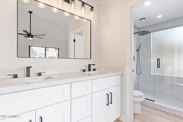 $2,350 | 11 North Concord Street, Gilbert, AZ 85234