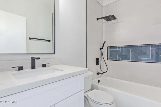 $2,350 | 11 North Concord Street, Gilbert, AZ 85234