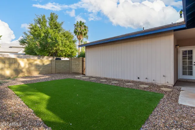 $2,350 | 11 North Concord Street, Gilbert, AZ 85234