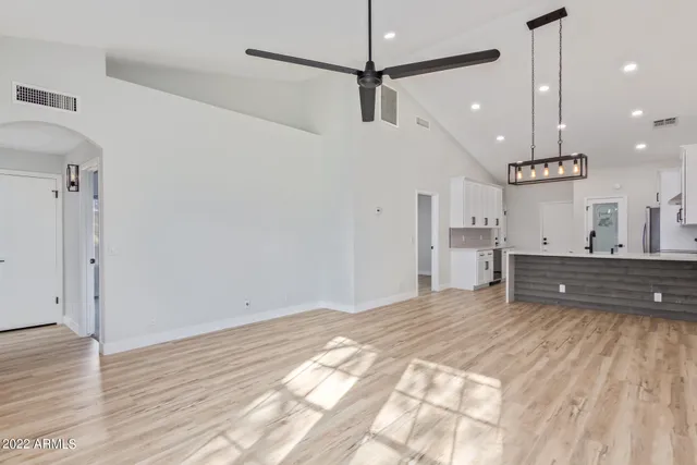 $2,350 | 11 North Concord Street, Gilbert, AZ 85234