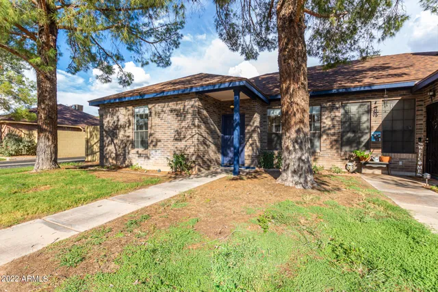 $2,350 | 11 North Concord Street, Gilbert, AZ 85234