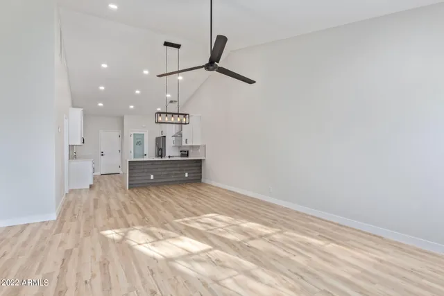 $2,350 | 11 North Concord Street, Gilbert, AZ 85234