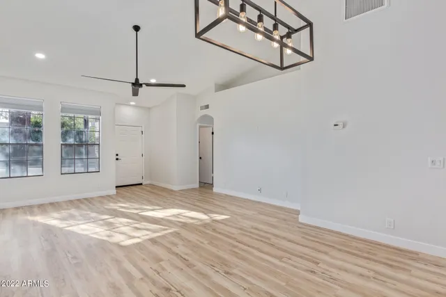 $2,350 | 11 North Concord Street, Gilbert, AZ 85234