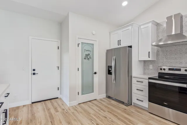 $2,350 | 11 North Concord Street, Gilbert, AZ 85234