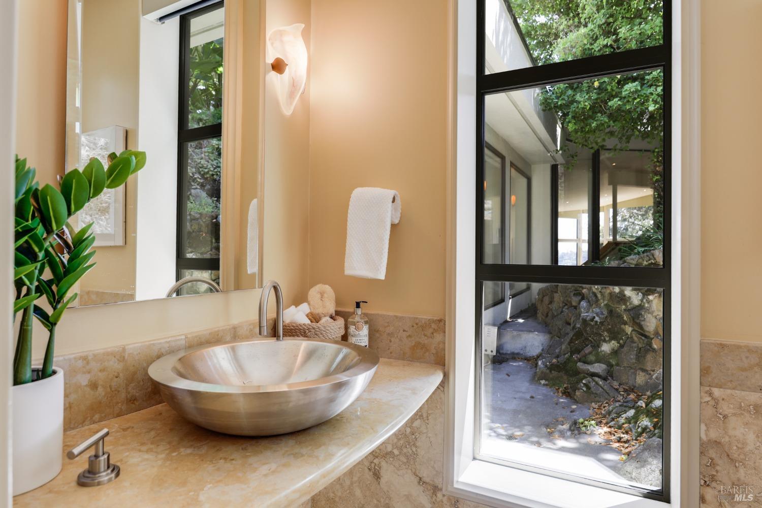 21 Tara Hill Road Tiburon, CA 94920 - Photo 27 of 52