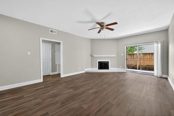 $1,595 | 9707 Richmond Avenue, Unit 75, Houston, TX 77063