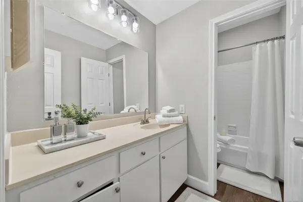 $1,495 | 9707 Richmond Avenue, Unit 75, Houston, TX 77063