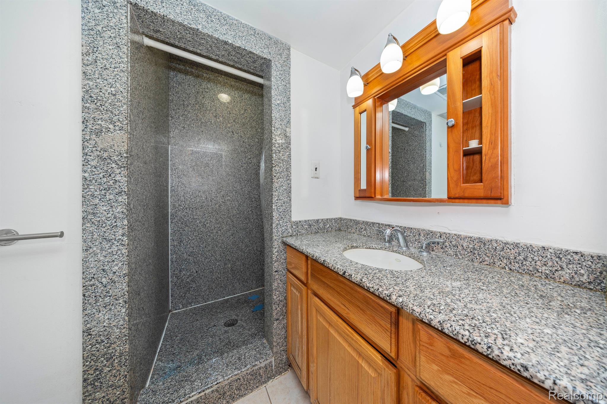 5731 Farmington Road West Bloomfield, MI 48322 - Photo 34 of 54 Full Bath Next to In-Law Quarters on Lower Level