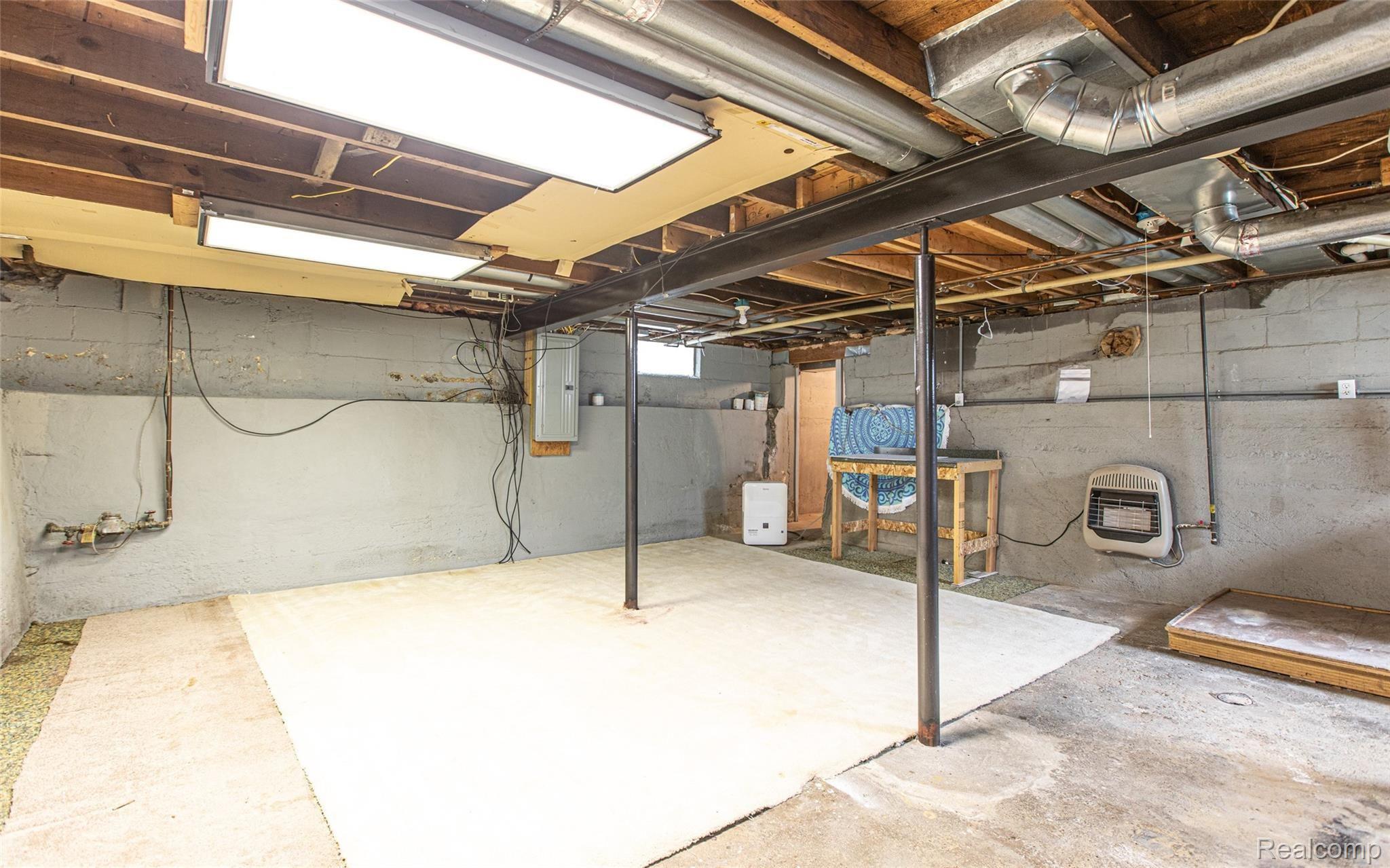 3089 Greenwood Street Rochester, MI 48309 - Photo 21 of 24 -18.jpg
