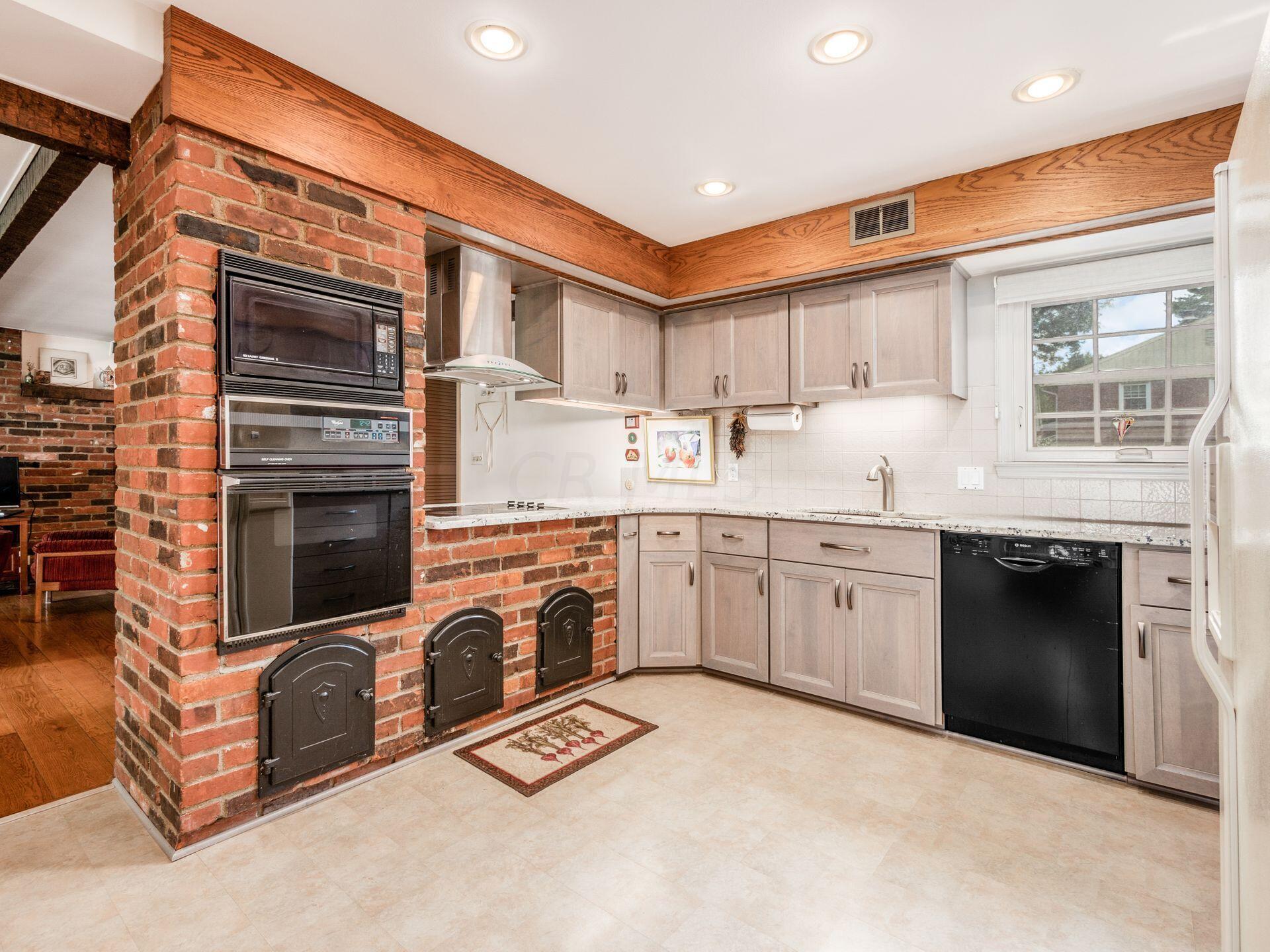 628 Old Farm Road Columbus, OH 43213 - Photo 19 of 71 Kitchen