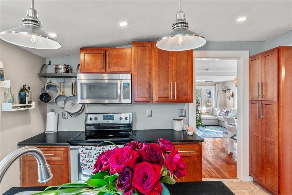 33 Desoto Road Boston, MA 02132 - Photo 7 of 25