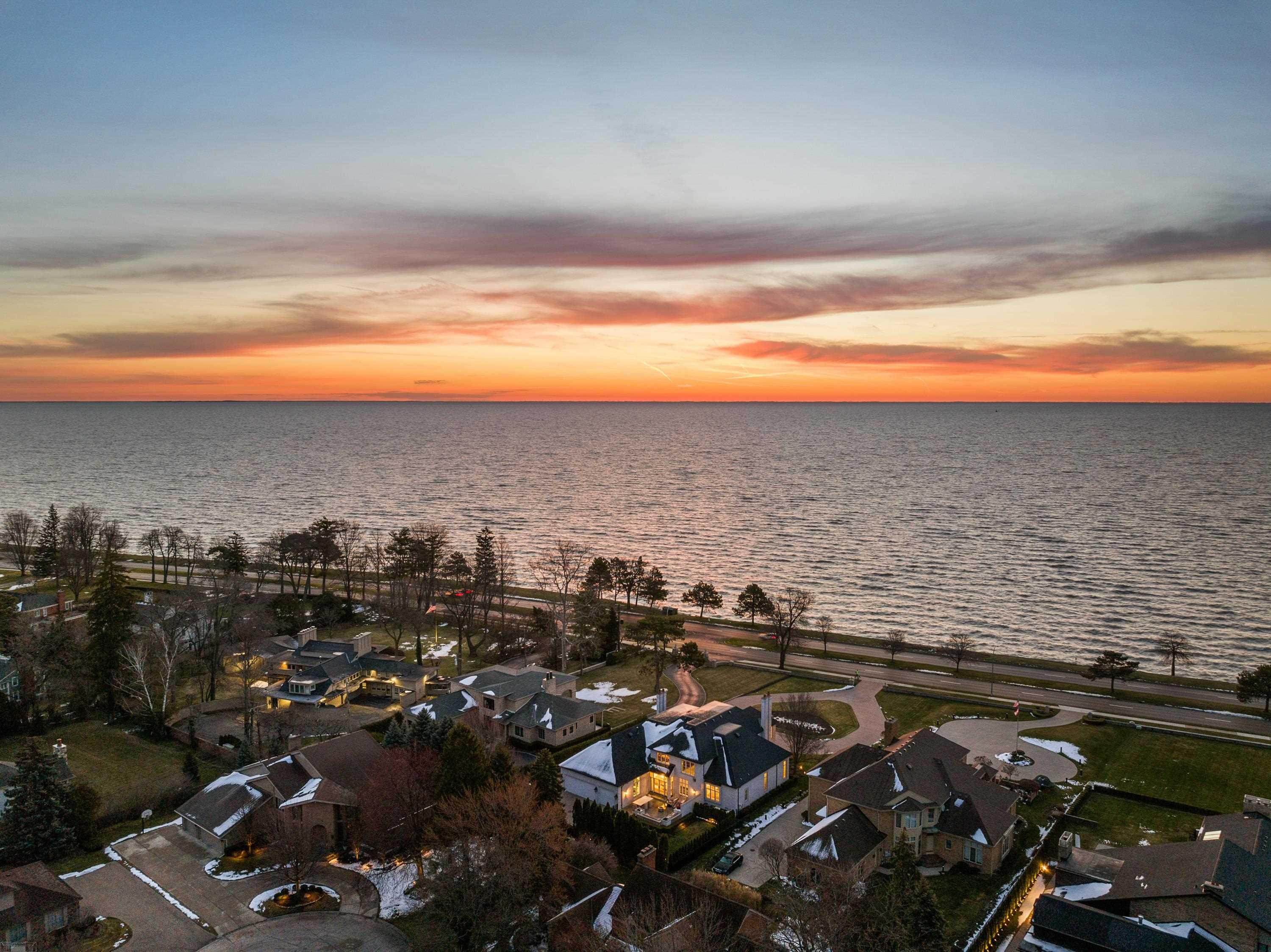 505 Lake Shore Road Grosse Pointe, MI 48236 - Photo 10 of 99 50112077-76367ce2-1c36-498a-bb4c-e7e9bd748932.JPG