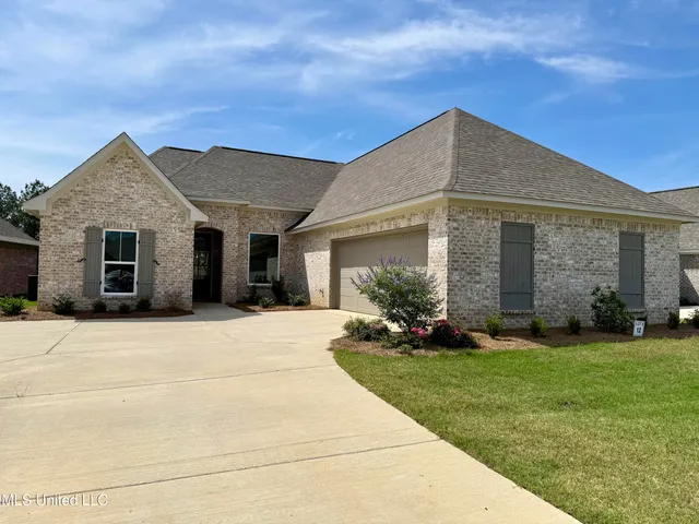 $357,200 | 203 Wethersfield Drive, Florence, MS 39073