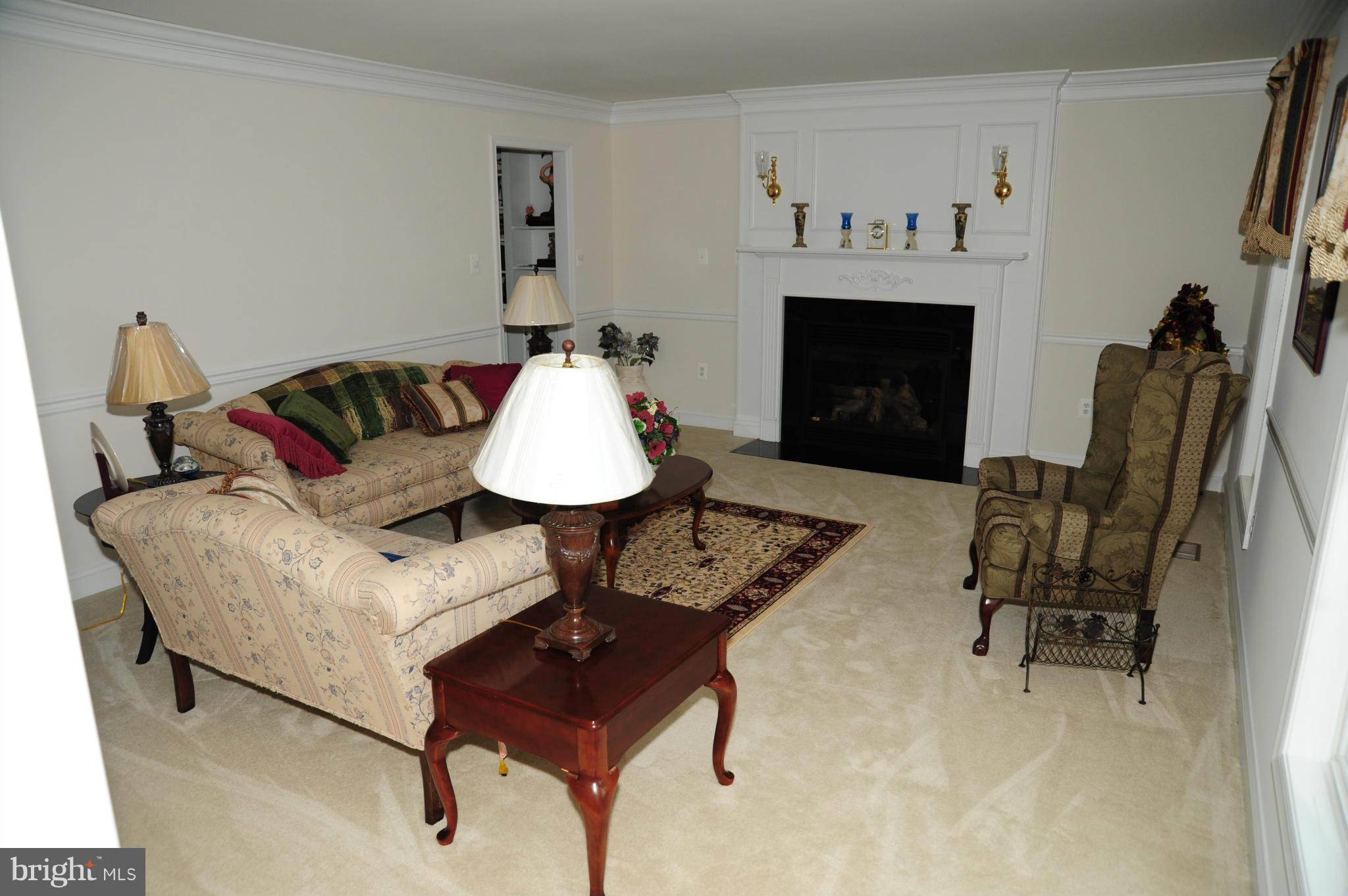 18171 St Jeromes Neck Road Dameron, MD 20628 - Photo 11 of 27 Living Room