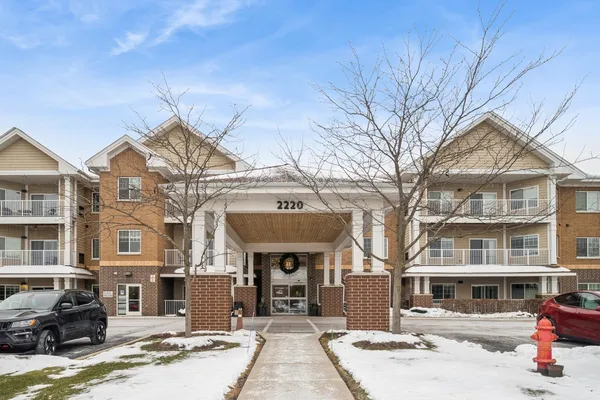 $208,941 | 2220 Founders Drive, Unit 117, Northbrook, IL 60062