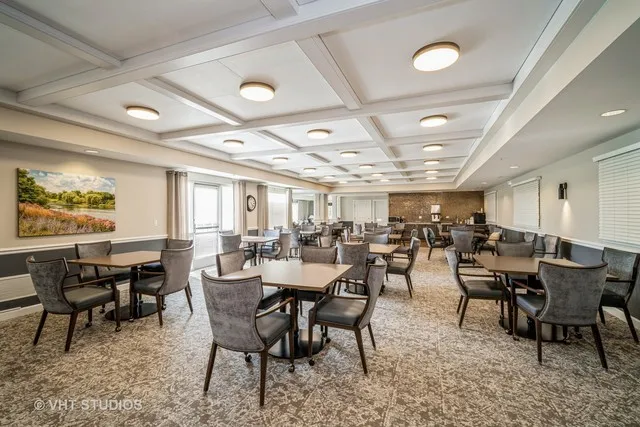 $213,636 | 2220 Founders Drive, Unit 117, Northbrook, IL 60062