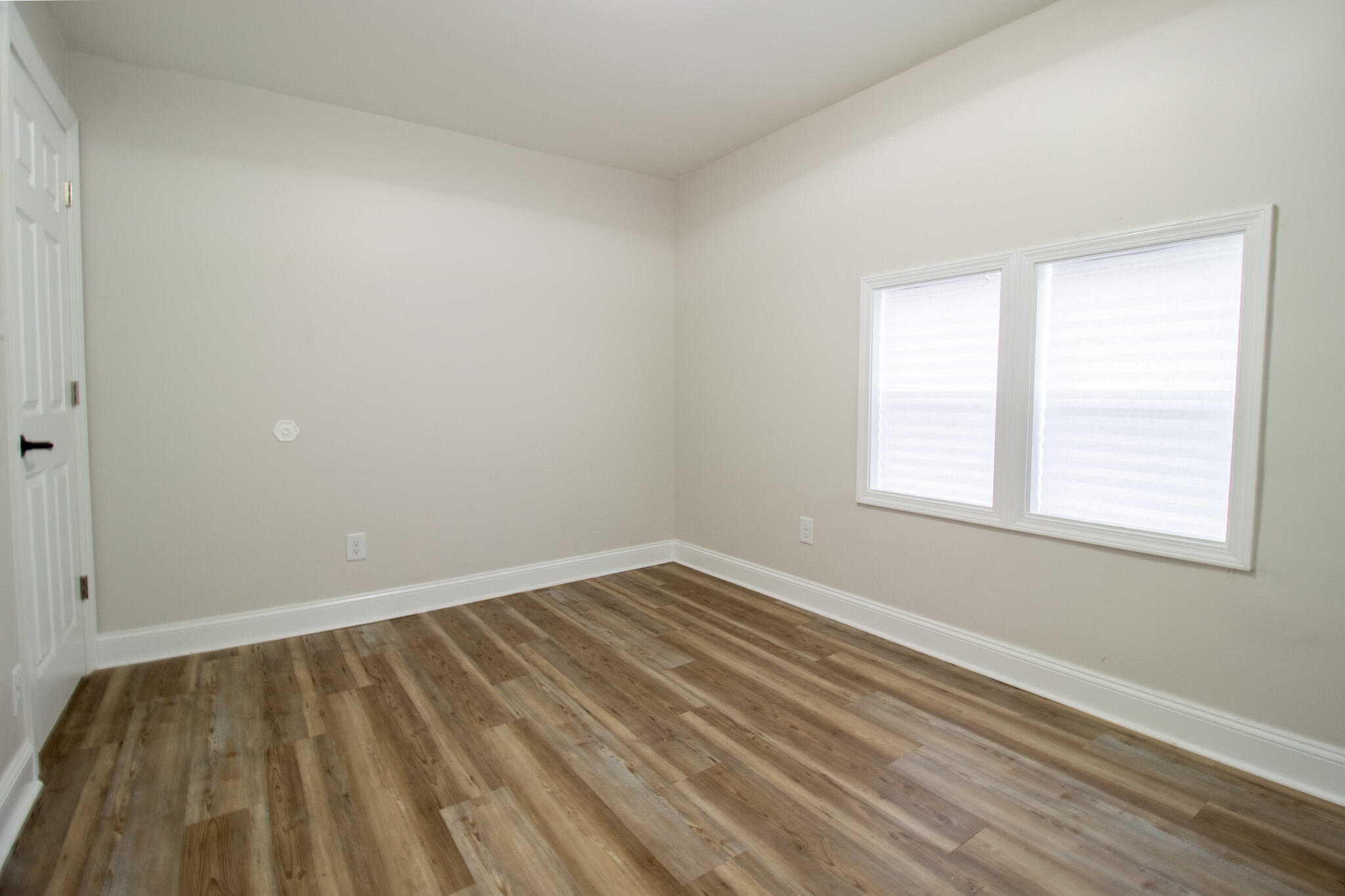 1755 Ralston Street Gary, IN 46406 - Photo 21 of 29 an empty room with a window