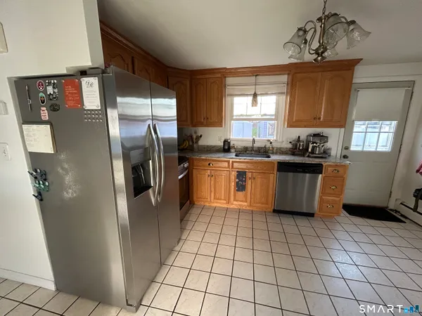 $2,900 | 40 Kennedy Drive, New Britain, CT 06051