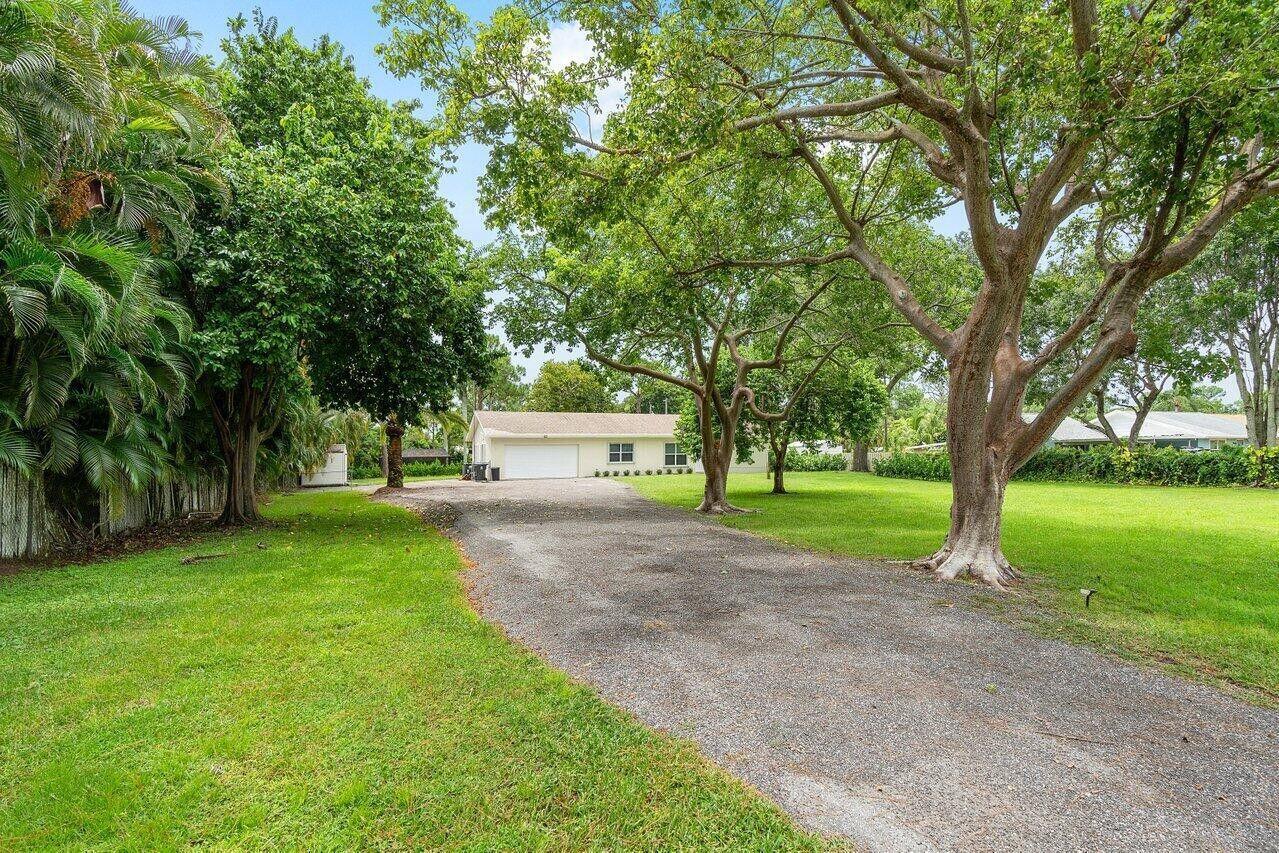 5567 2nd Road Lake Worth, FL 33467 - Photo 3 of 13 Driveway