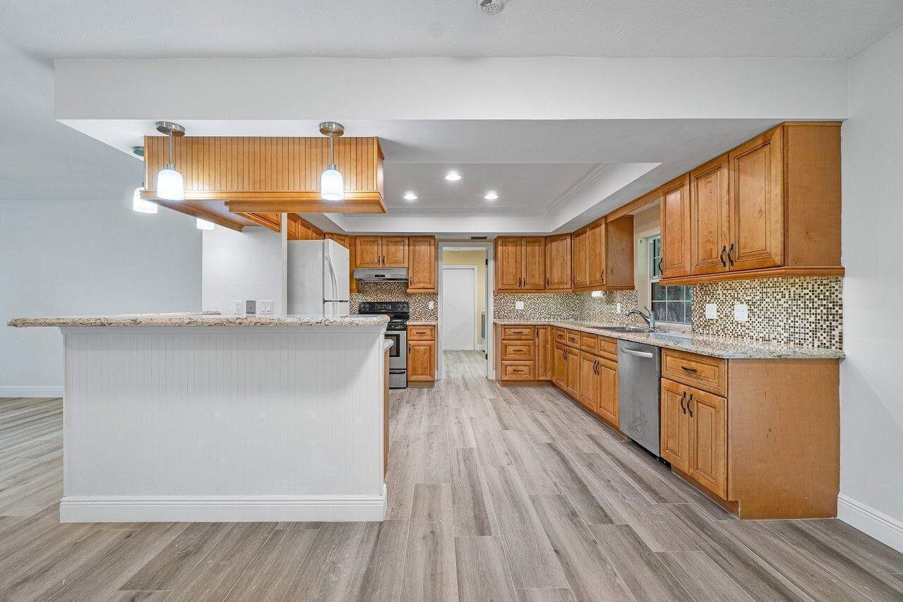 5567 2nd Road Lake Worth, FL 33467 - Photo 6 of 13 Kitchen