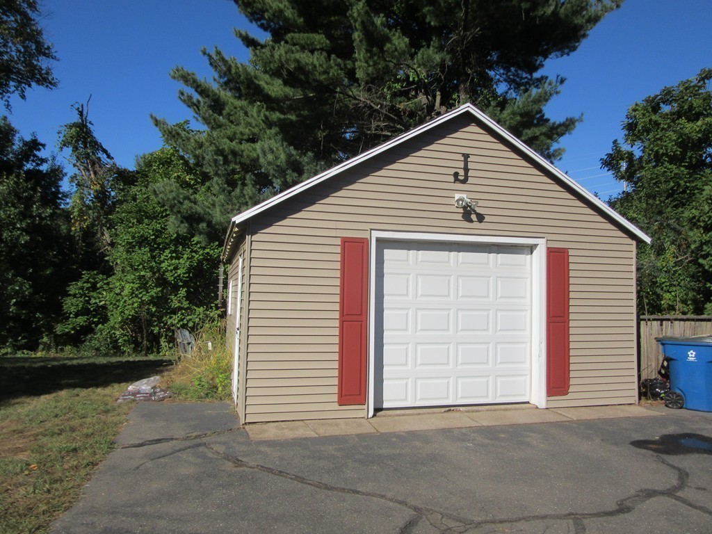 913 Piper Road West Springfield, MA 01089 - Photo 4 of 24 Gallery Image 4