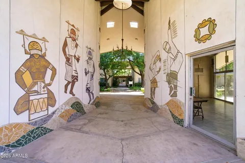 a view of entryway front of a house