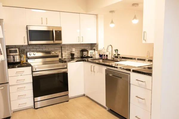 $2,000 | 2200 South Cypress Bend Drive, Unit 204, Pompano Beach, FL 33069