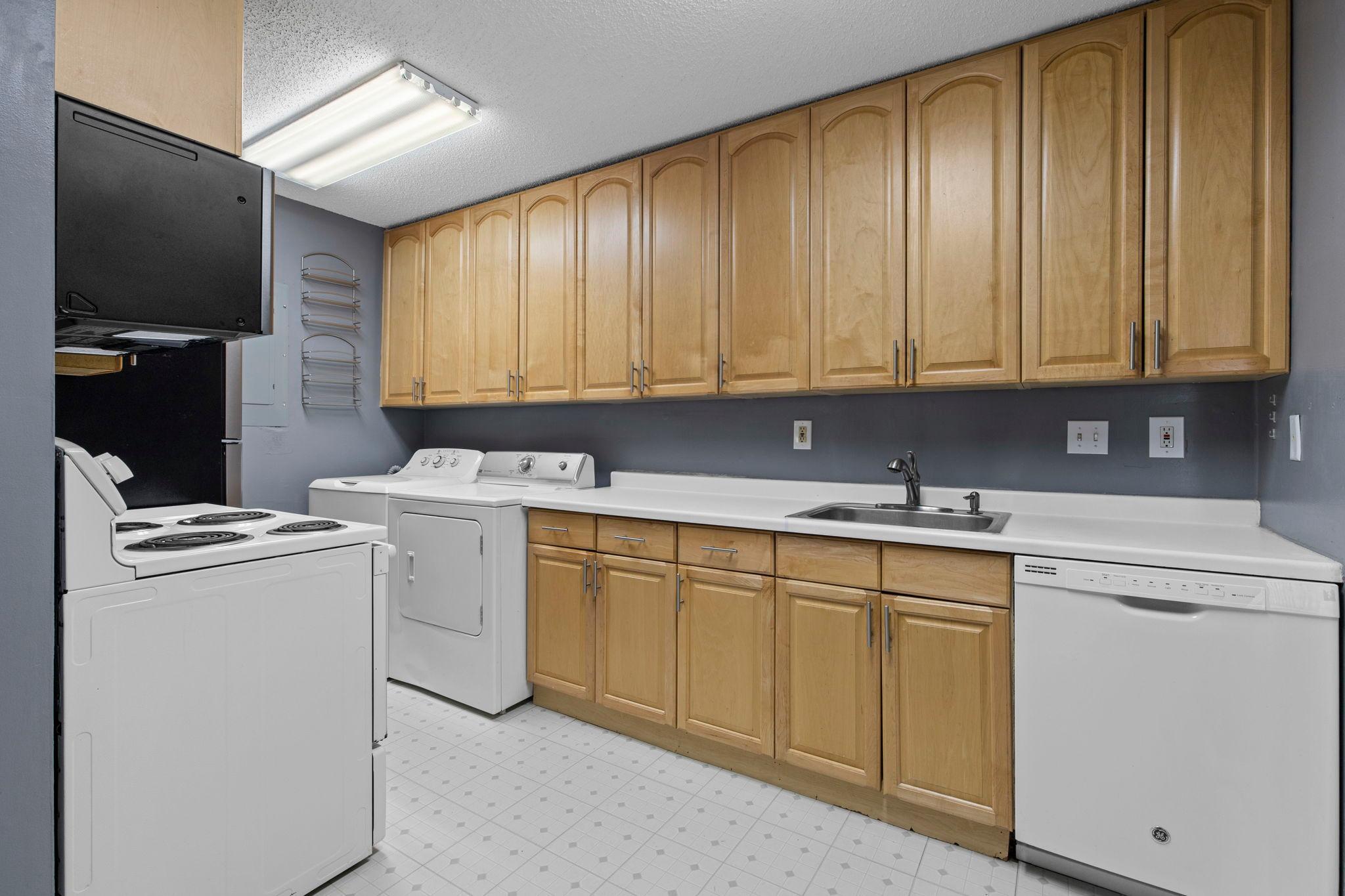 1241 Wagon Wheel Road Hopkins, MN 55343 - Photo 14 of 33 Gallery Image 14