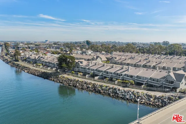 $1,175,000 | 306 Regatta Way, Seal Beach, CA 90740