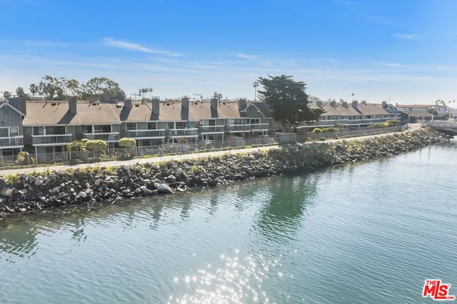 $1,175,000 | 306 Regatta Way, Seal Beach, CA 90740