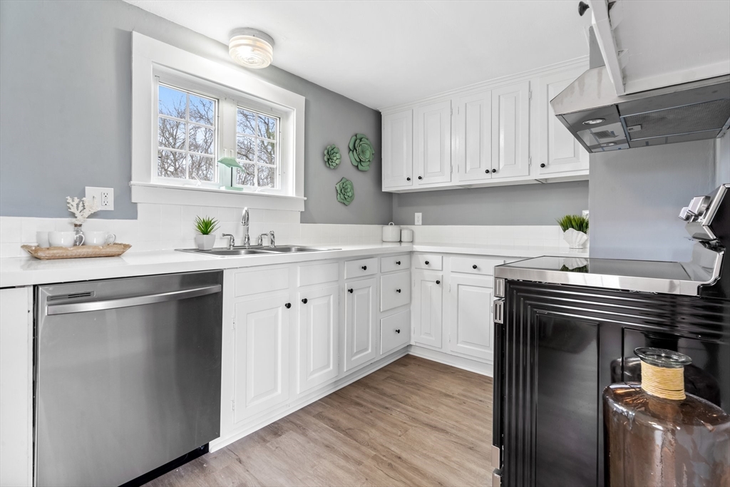 536 Strawberry Hill Road Barnstable, MA 02632 - Photo 3 of 27 Gallery Image 3
