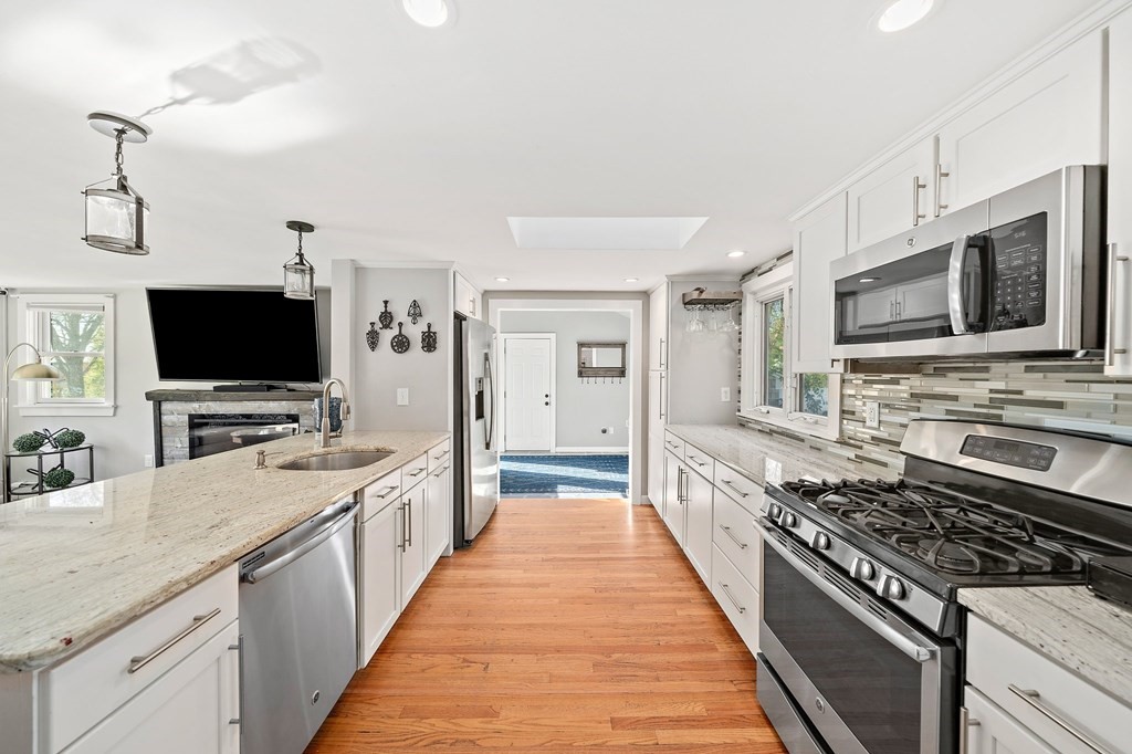 28 Riverside Circle Marshfield, MA 02050 - Photo 6 of 38