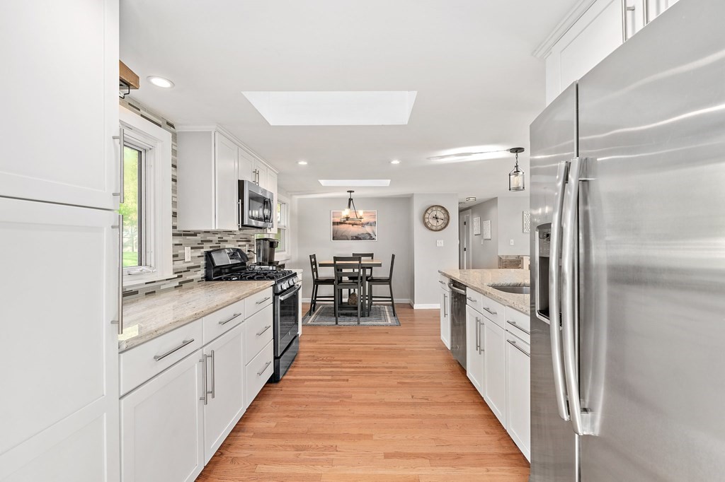 28 Riverside Circle Marshfield, MA 02050 - Photo 7 of 38