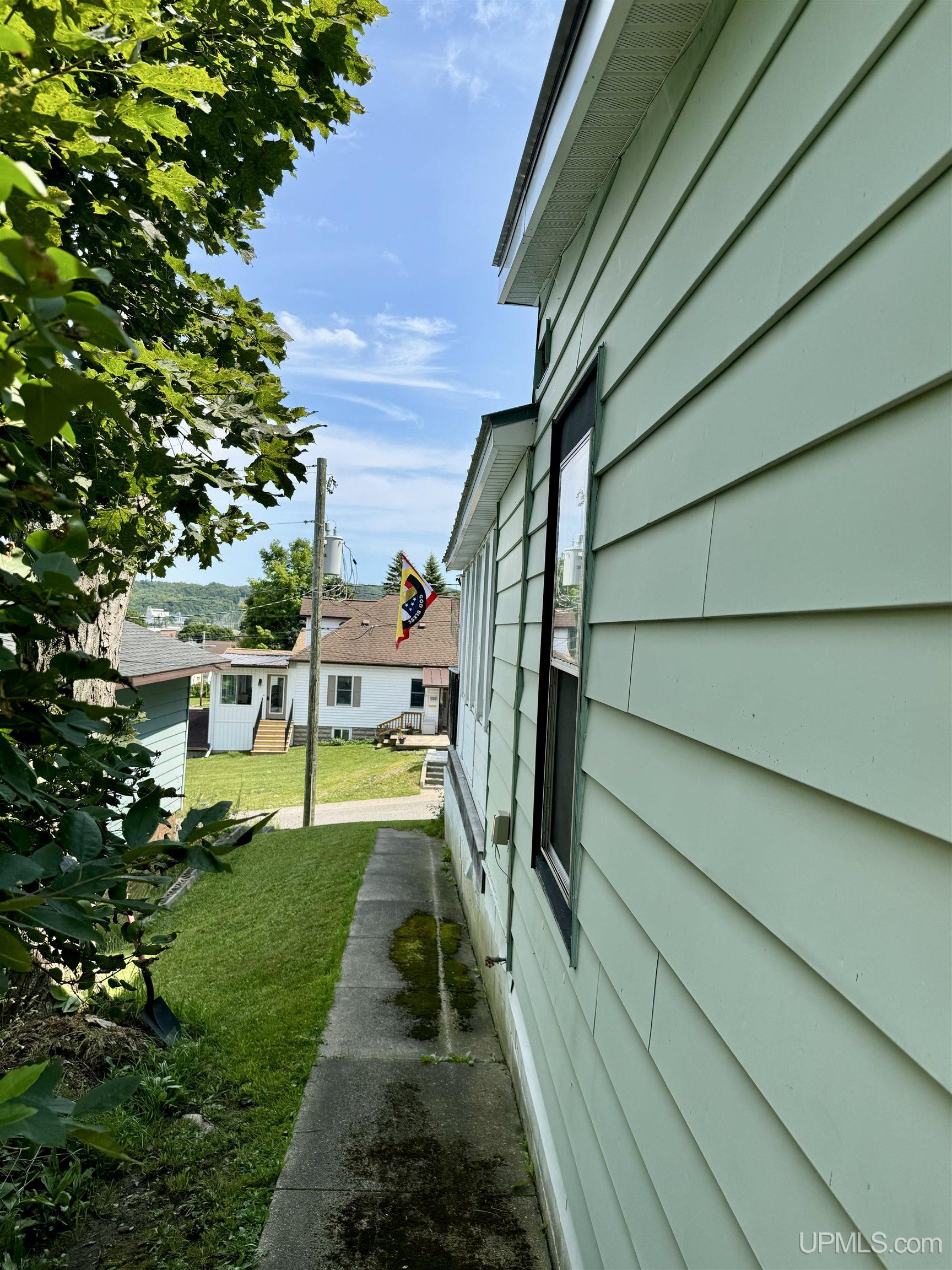 304 Chestnut Street Munising, MI 49862 - Photo 20 of 25