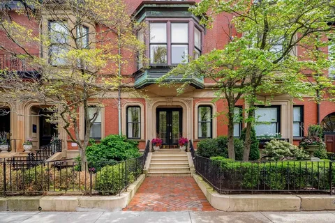 $1,695,000 | 34 Commonwealth Avenue, Unit 4, Boston, MA 02116