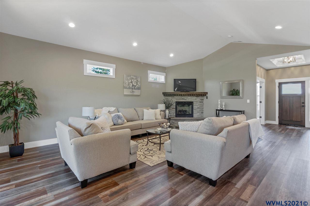 7036 Riva Ridge Drive Southeast Turner, OR 97392 - Photo 12 of 42 Gallery Image 12