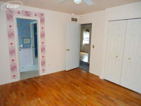1302 North Morrish Road Flint, MI 48532 - Photo 16 of 33 20401459-15.JPG
