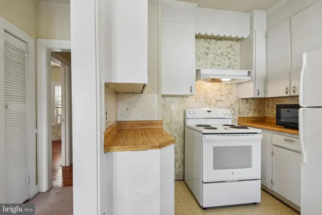 a kitchen with a stove and a refrigerator