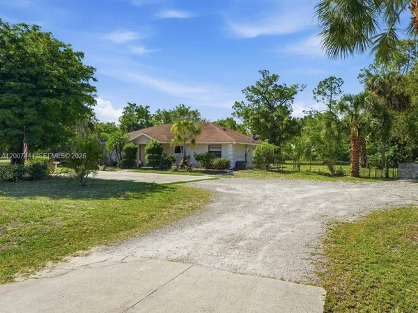 $460,000 | 1110 22nd Avenue Northeast, Naples, FL 34120