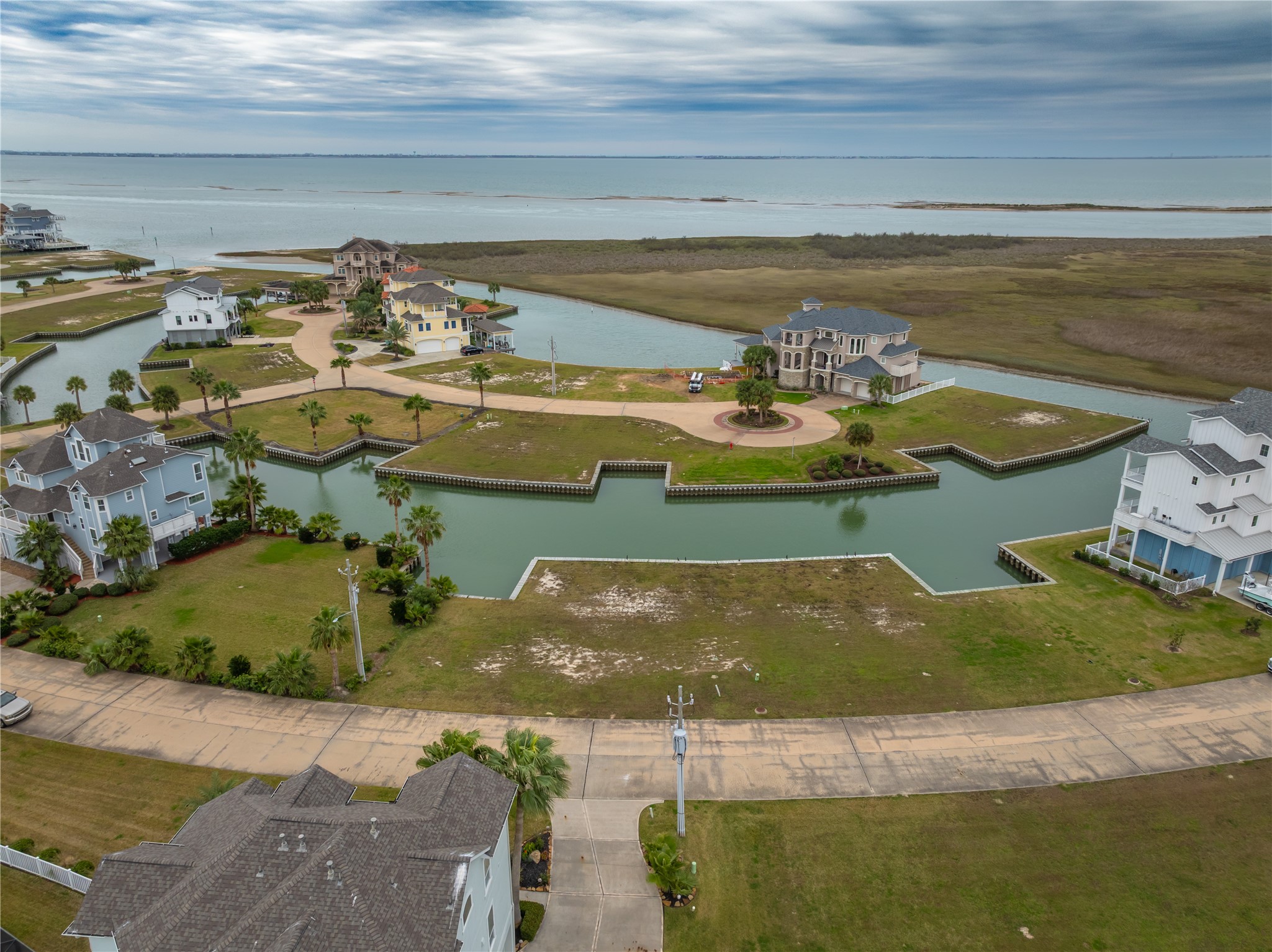 9 Half Moon Hitchcock, TX 77563 - Photo 31 of 39 a view of water heater and a kitchen