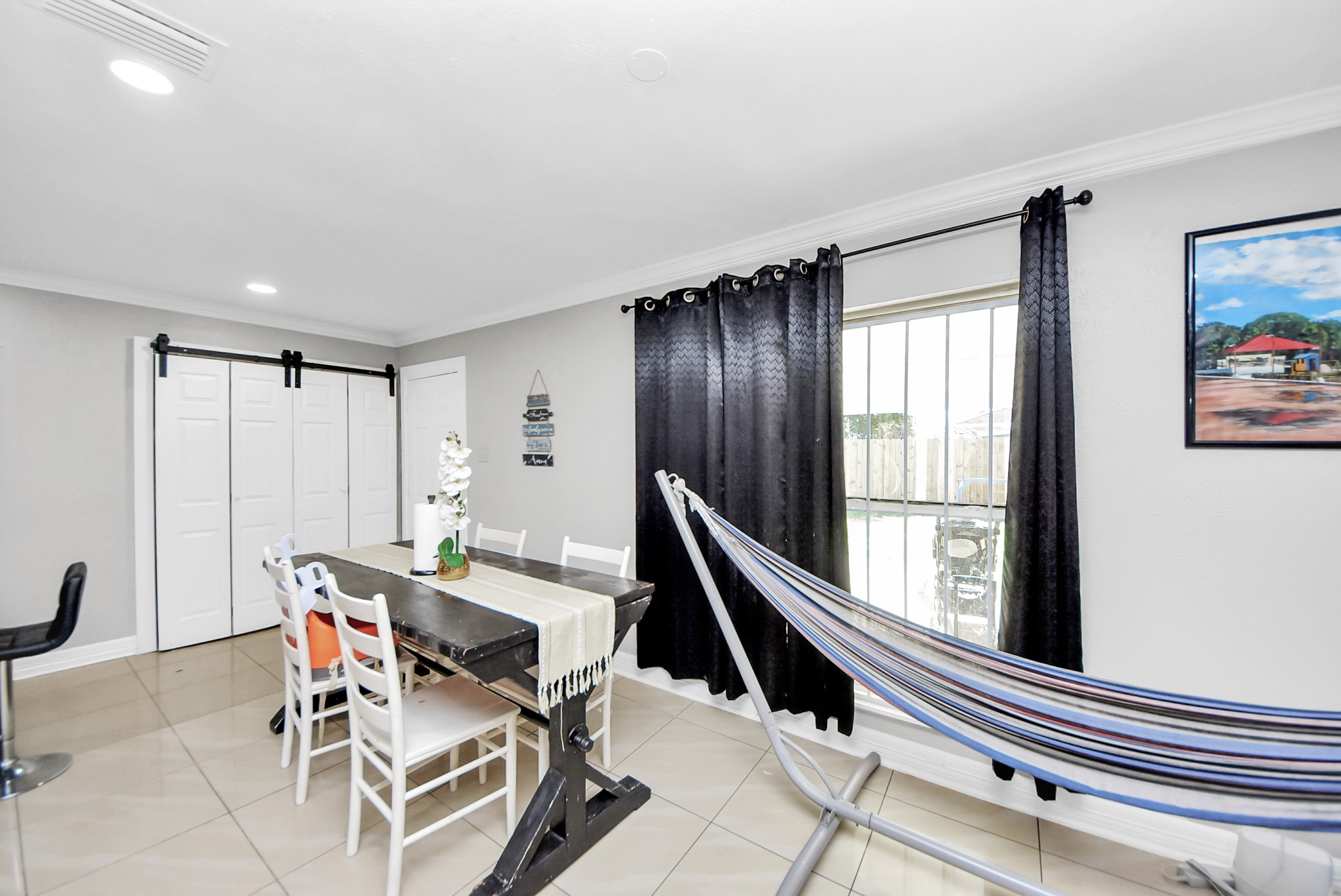 4815 Prairie Ridge Road Houston, TX 77053 - Photo 17 of 44 a living room with furniture and a large window