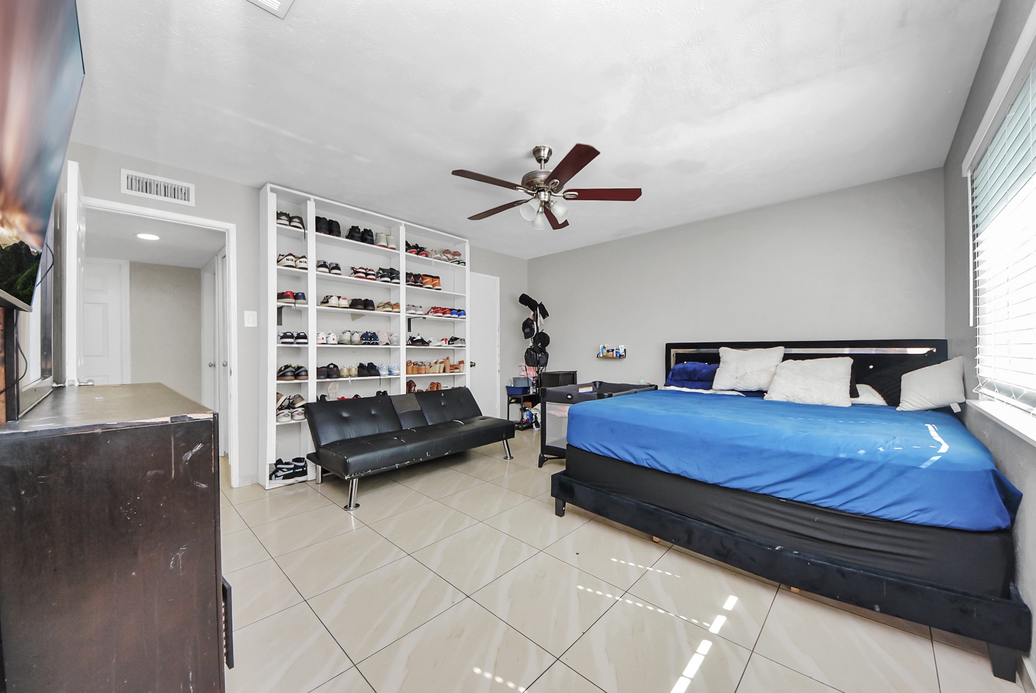 4815 Prairie Ridge Road Houston, TX 77053 - Photo 19 of 44 a living room with furniture