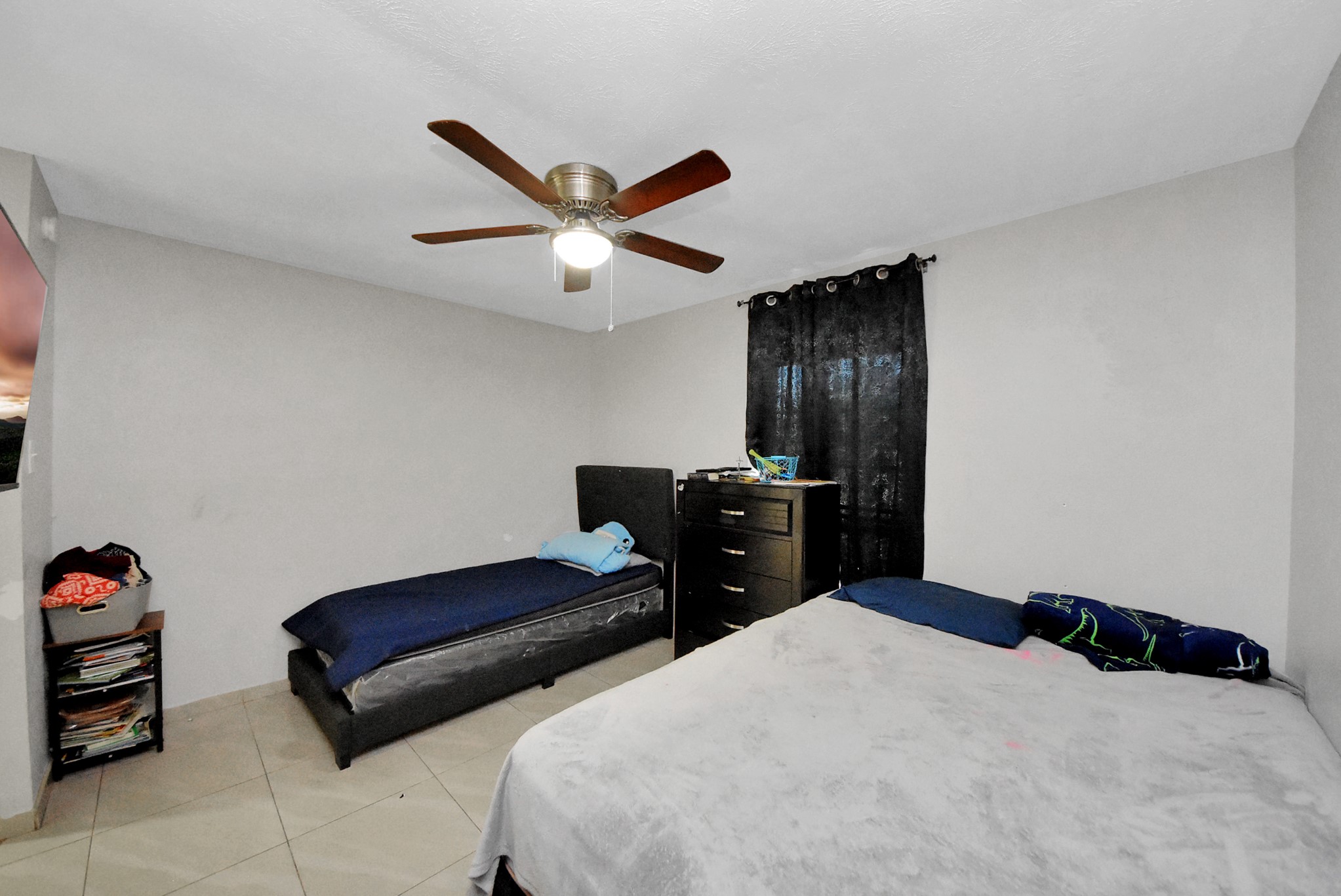 4815 Prairie Ridge Road Houston, TX 77053 - Photo 23 of 44 a bedroom with a bed and a chandelier