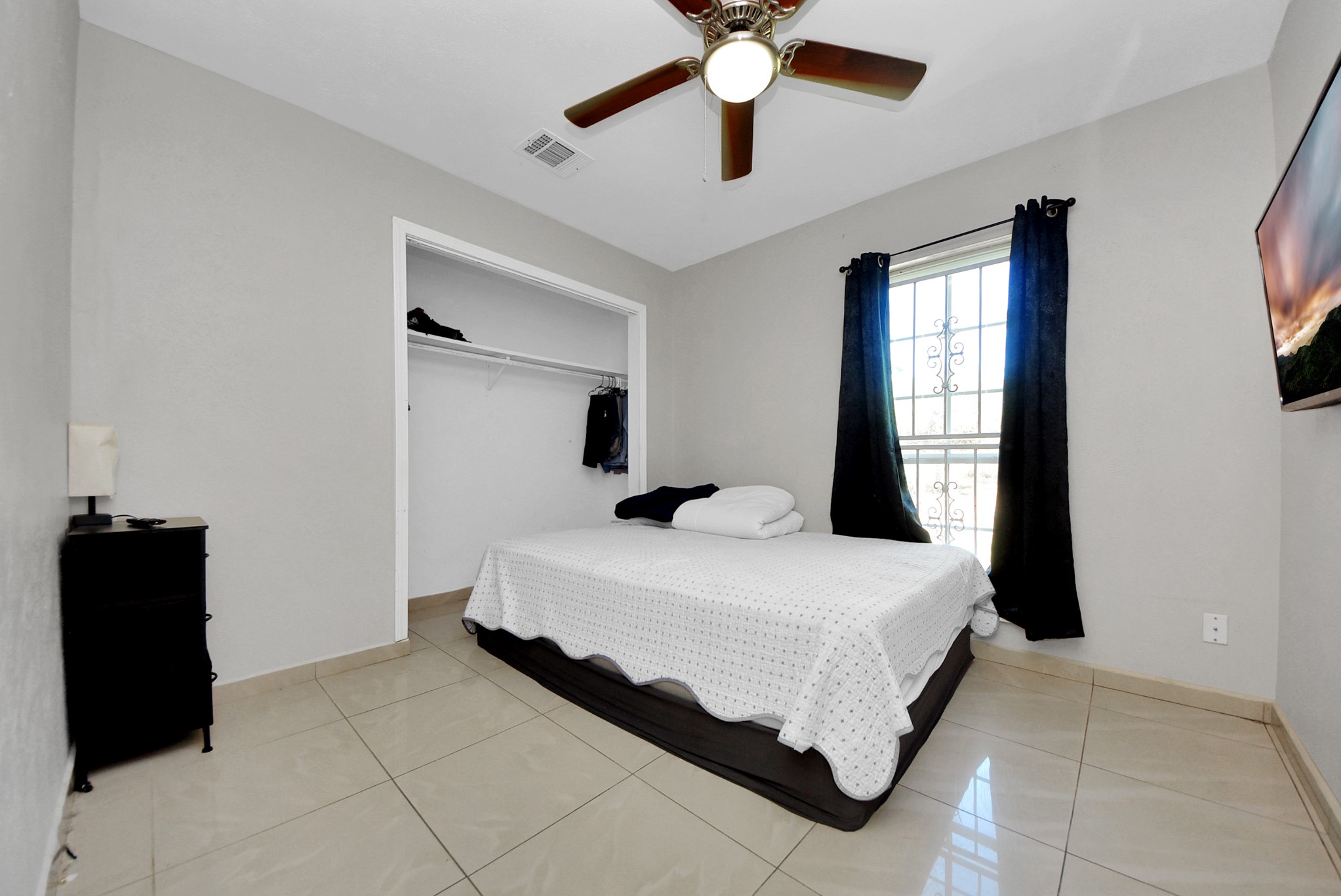4815 Prairie Ridge Road Houston, TX 77053 - Photo 25 of 44 a bedroom with a bed and a chandelier