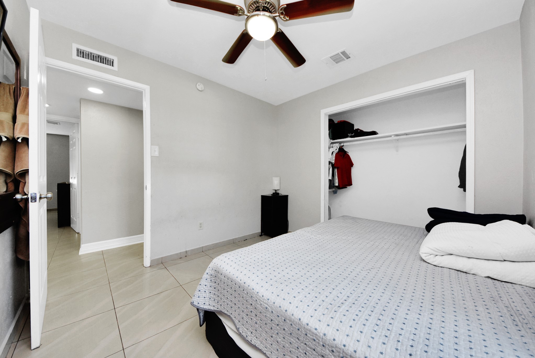 4815 Prairie Ridge Road Houston, TX 77053 - Photo 26 of 44 a bedroom with a bed and a chandelier